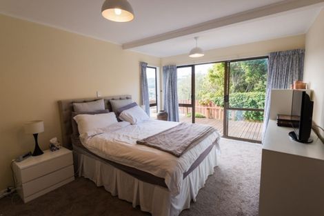 Photo of property in 33 Saint Aidans Way, Tawa, Wellington, 5028