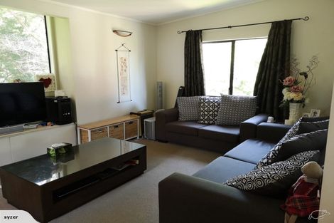 Photo of property in 8a Kingsclere Place, Goodwood Heights, Auckland, 2105