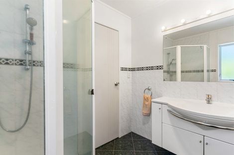 Photo of property in 15 Pickwick Parade, Mellons Bay, Auckland, 2014