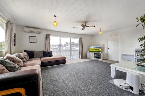 Photo of property in 1/27 Midgley Road, West Harbour, Auckland, 0618