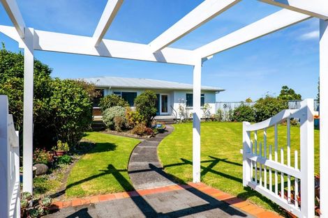 Photo of property in 1 Catherine Crescent, Moturoa, New Plymouth, 4310