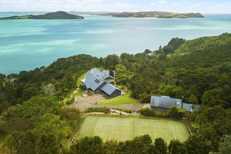 Photo of property in 15a Te Papa Road, Kawakawa Bay, 2585