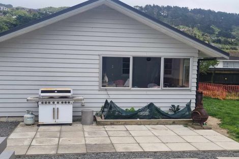 Photo of property in 28 Beauchamp Street, Tawa, Wellington, 5028