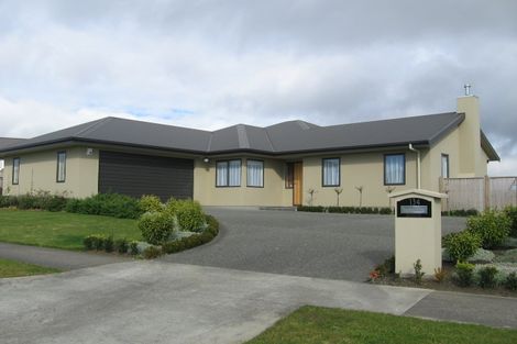 Photo of property in 134 Pacific Drive, Fitzherbert, Palmerston North, 4410