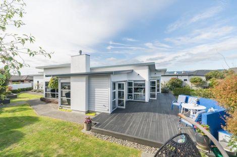 Photo of property in 3 Manhattan Court, Kelvin Grove, Palmerston North, 4414