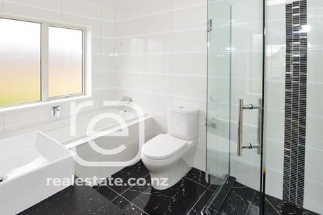 Photo of property in 68 Huntington Park Drive, Greenhithe, Auckland, 0632