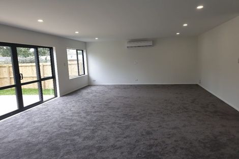 Photo of property in 18a Riverpark Crescent, Henderson, Auckland, 0610