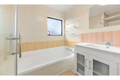 Photo of property in 2/24 Norrie Smith Avenue, Flat Bush, Auckland, 2023
