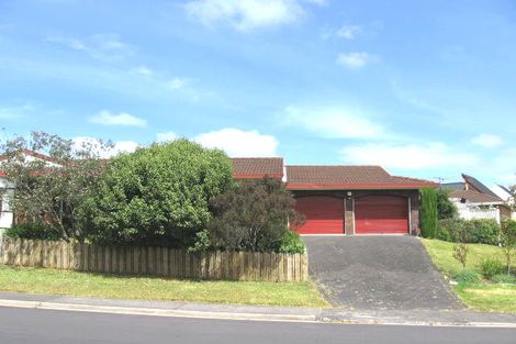 Photo of property in 16 Landsberg Way, Windsor Park, Auckland, 0632