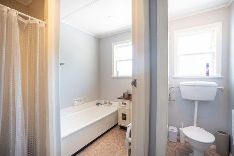 Photo of property in 88 Wikiriwhi Crescent, Awapuni, Palmerston North, 4412