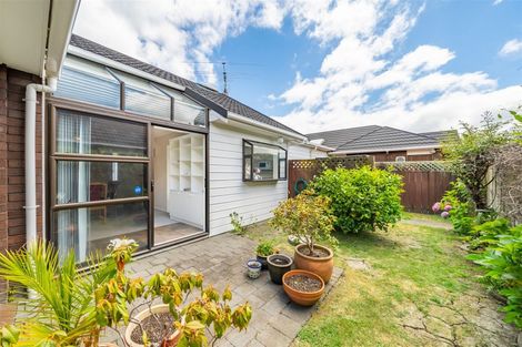 Photo of property in 2/60 Garden Road, Avalon, Lower Hutt, 5011
