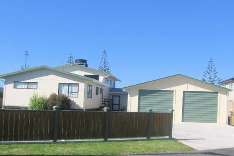 Photo of property in 1 Parkland Place, Whitianga, 3510