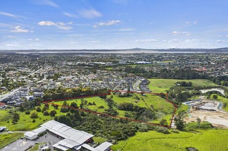 Photo of property in 16 Babich Road, Henderson Valley, Auckland, 0614