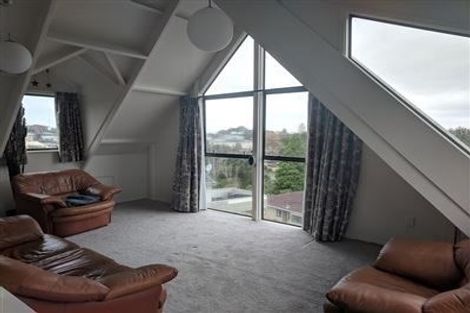 Photo of property in 2/30 Glen Vista Place, Bayview, Auckland, 0629