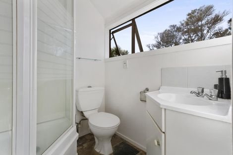 Photo of property in 1048 Scenic Drive North, Swanson, Auckland, 0816