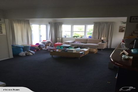 Photo of property in 32 Peter Terrace, Castor Bay, Auckland, 0620