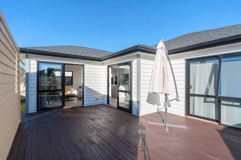 Photo of property in 3 Silver Beech Street, Takanini, 2110