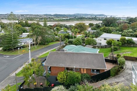 Photo of property in 9 Pohutukawa Avenue, Red Beach, 0932