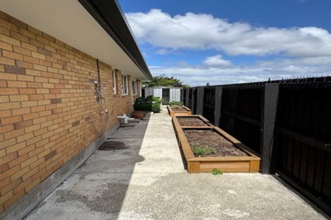 Photo of property in 2/281 Memorial Avenue, Burnside, Christchurch, 8053