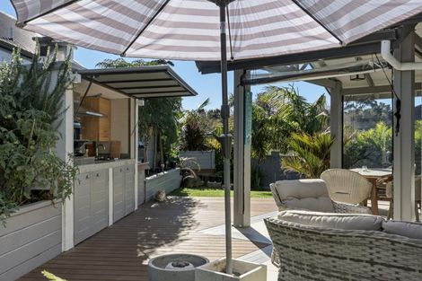 Photo of property in 15 Odlin Lane, Red Beach, 0932