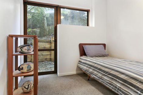 Photo of property in 1048 Scenic Drive North, Swanson, Auckland, 0816