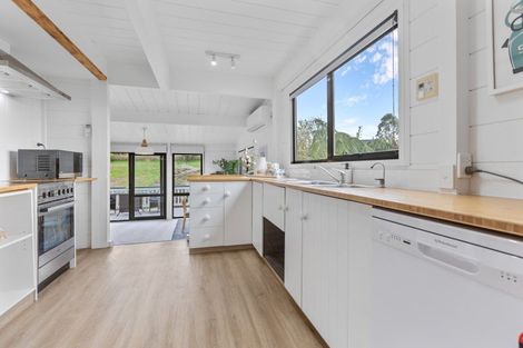 Photo of property in 71 Heta Road, Highlands Park, New Plymouth, 4312