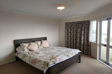 Photo of property in 56 Ashton Fitchett Drive, Brooklyn, Wellington, 6021