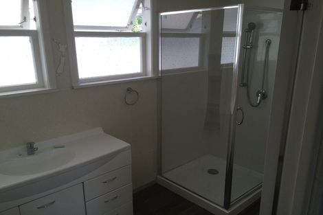 Photo of property in 30a Tramway Road, Beach Haven, Auckland, 0626