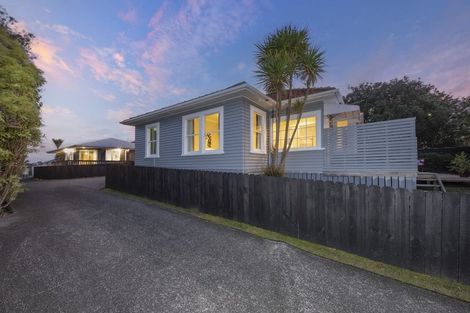 Photo of property in 140 Titirangi Road, New Lynn, Auckland, 0600