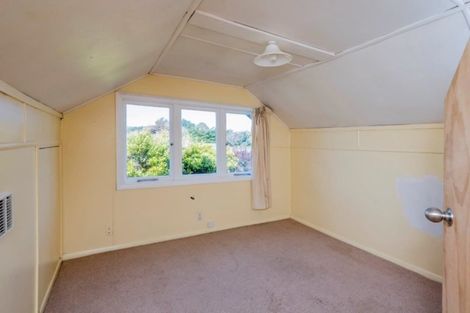 Photo of property in 35 Rangihiroa Street, Waikanae Beach, Waikanae, 5036