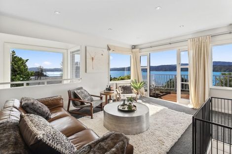 Photo of property in 22 Tai Paku Paku Road, Karaka Bays, Wellington, 6022