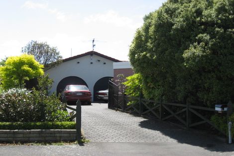 Photo of property in 5a Calbreath Place, Russley, Christchurch, 8042