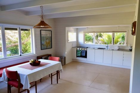 Photo of property in 105 Garden Road, Piha, New Lynn, 0772