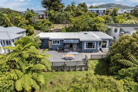 Photo of property in 51 Poto Road, Normandale, Lower Hutt, 5010