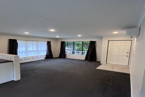 Photo of property in 36 Serwayne Place, Sunnyvale, Auckland, 0612