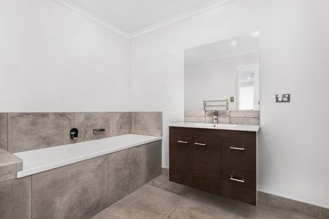 Photo of property in 6a Nohoanga Road, Karaka, Papakura, 2113