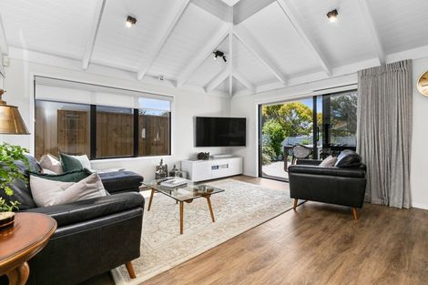 Photo of property in 253 Devonport Road, Tauranga, 3110