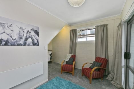 Photo of property in 9 Blandford Way, Newlands, Wellington, 6037