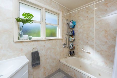 Photo of property in 62 Hillside Drive, Maoribank, Upper Hutt, 5018