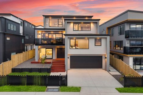 Photo of property in 8 Mill Hill Close, Flat Bush, 2019