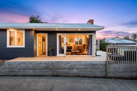 Photo of property in 10 Cobham Crescent, Kelston, Auckland, 0602