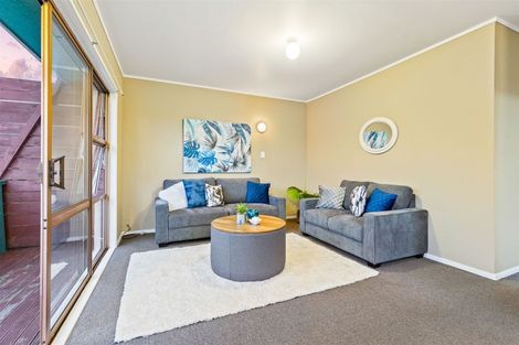 Photo of property in 1/10 Sunnyside Road, Sunnyvale, Auckland, 0612