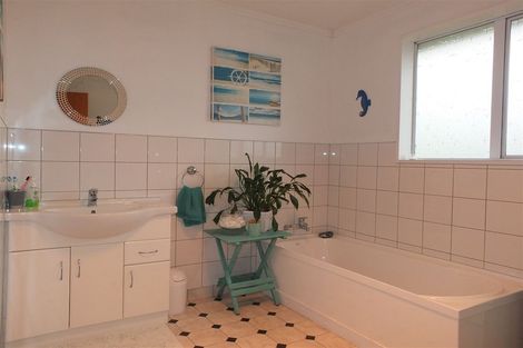 Photo of property in 70 Halstead Road, Pleasant Point, 7903