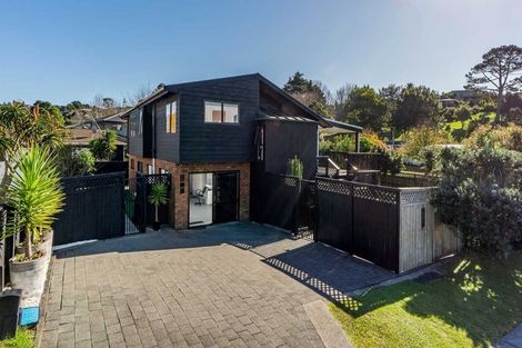 Photo of property in 2/1 Mayfair Crescent, Mairangi Bay, Auckland, 0630