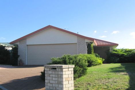 Photo of property in 12 Crown Hill, Paraparaumu, 5032