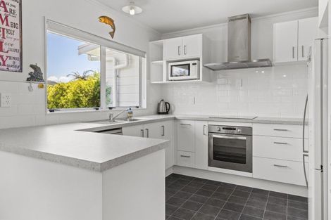 Photo of property in 8 Haines Grove, Rainbow Point, Taupo, 3330