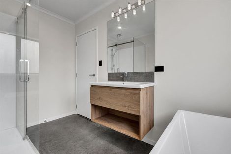 Photo of property in 15 Frederick Place, Whalers Gate, New Plymouth, 4310