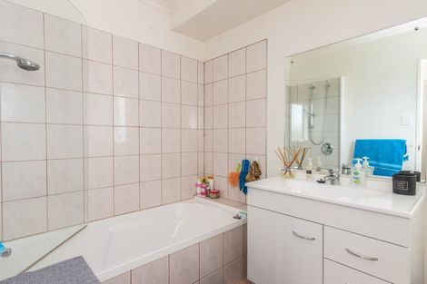 Photo of property in 4301 Great North Road, Glendene, Auckland, 0602