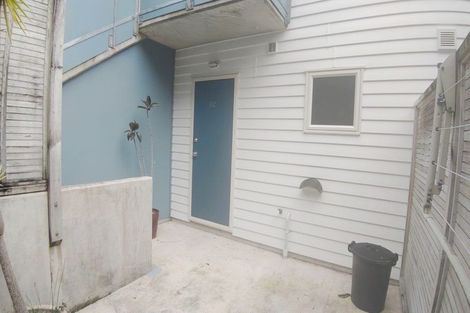 Photo of property in 2d/20 Ian Marwick Place, Birkenhead, Auckland, 0626