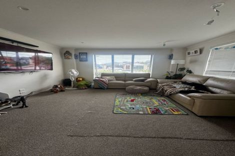 Photo of property in 3 Opouatu Avenue, Glenbrook, 2681